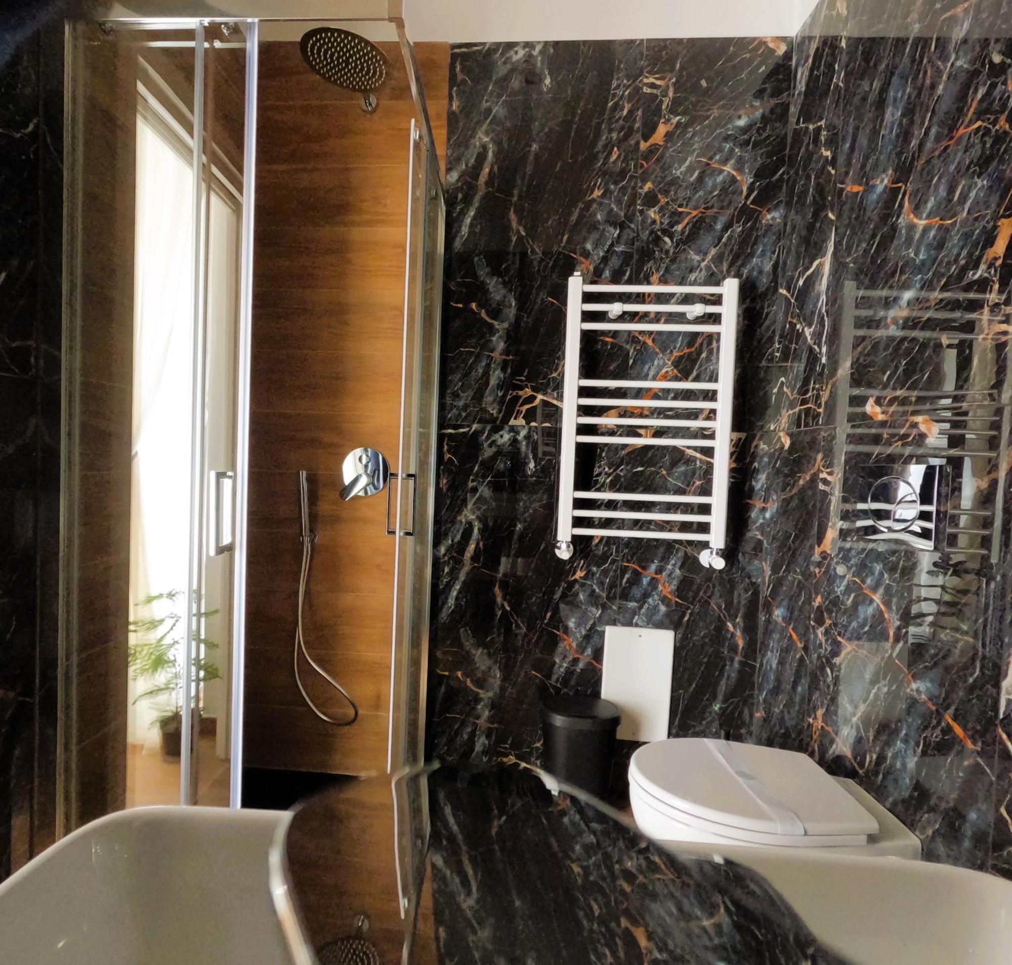 Blackwoody Contemporary Rooms - Napoli Centro Storico المظهر الخارجي الصورة